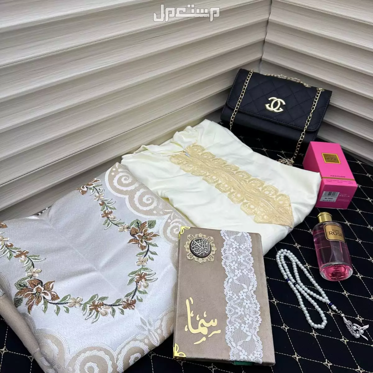 طقم صلاة نسائي مع شنطة شانيل فخامة الاهداء شامل التوصيل والشحن