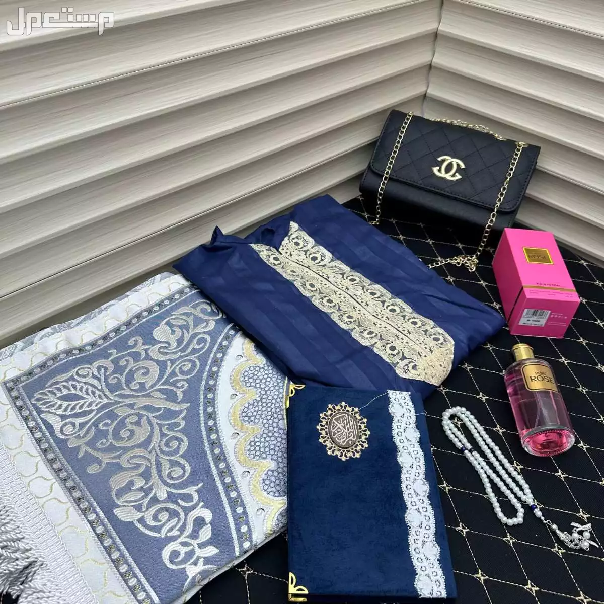 طقم صلاة نسائي مع شنطة شانيل فخامة الاهداء شامل التوصيل والشحن