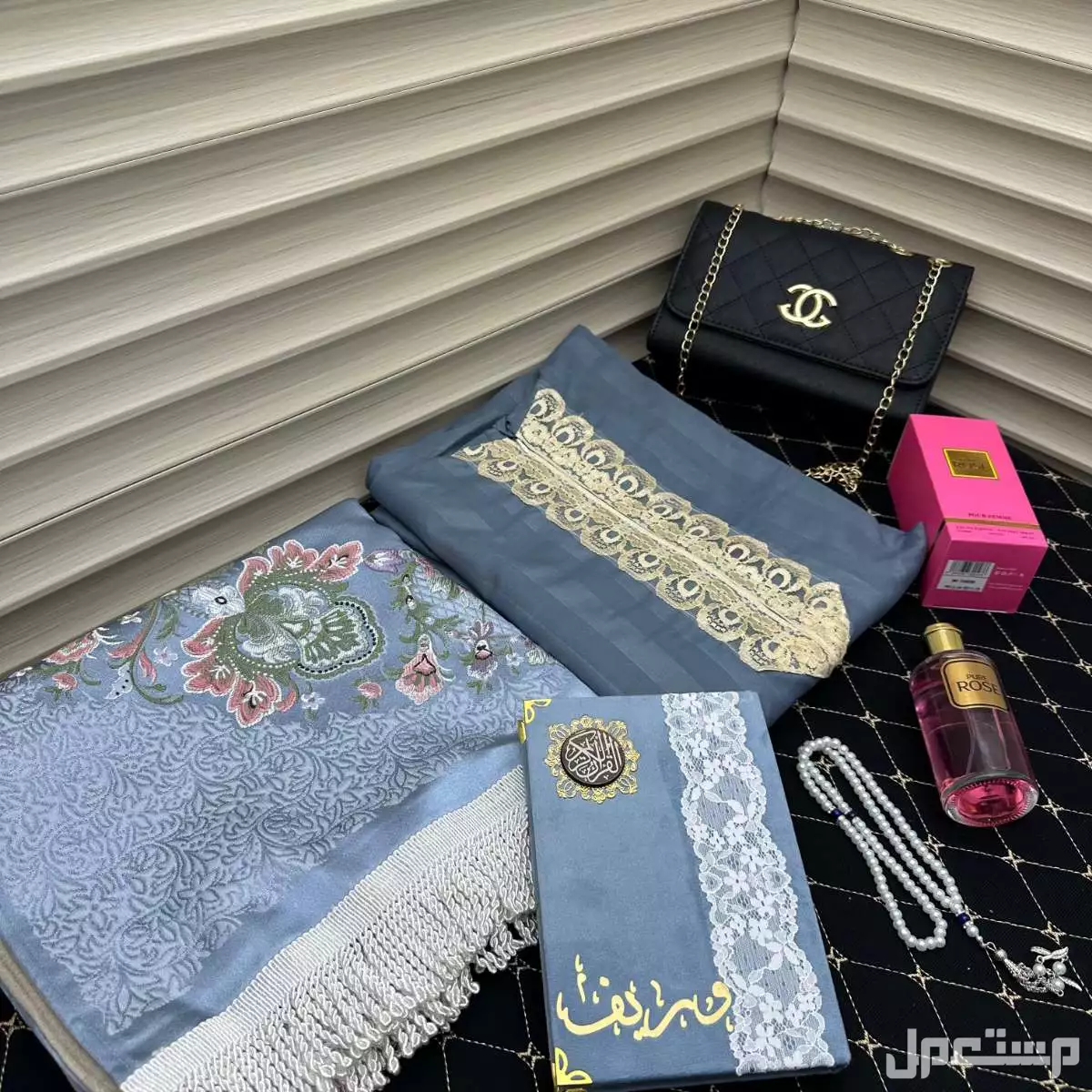 طقم صلاة نسائي مع شنطة شانيل فخامة الاهداء شامل التوصيل والشحن