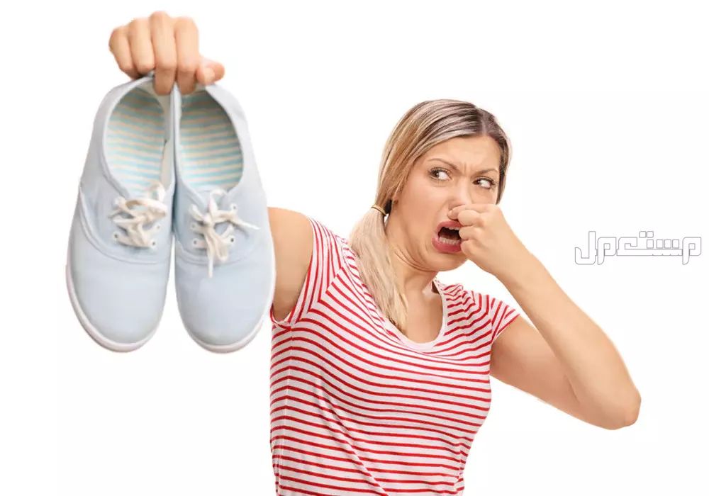 كيفية التخلص من رائحة الحذاء الكريهة بالخطوات بخاخ لإزالة رائحة الحذاء