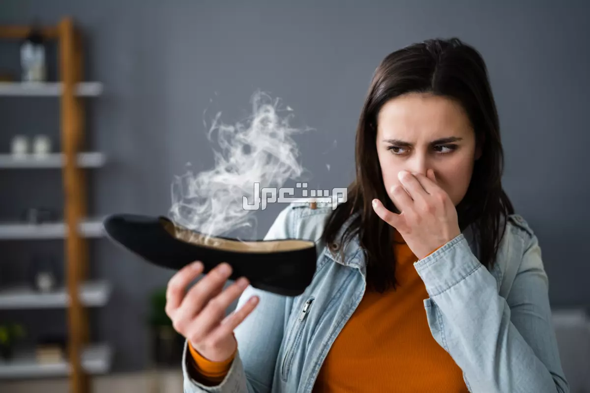كيفية التخلص من رائحة الحذاء الكريهة بالخطوات التخلص من رائحة الحذاء بالملح