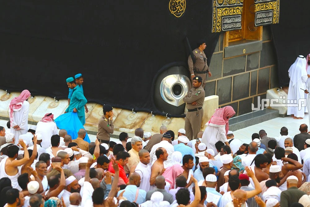 خطوات العمرة بالتفصيل: دليل شامل لأداء المناسك الحجر الاسود الكعبة