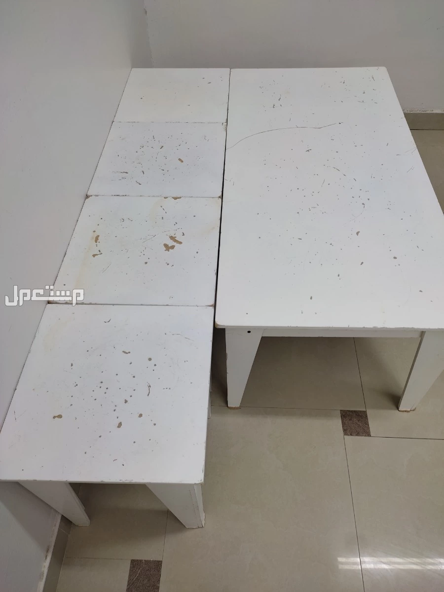 طاولات بيضاء نضيفه في الرياض للبيع
