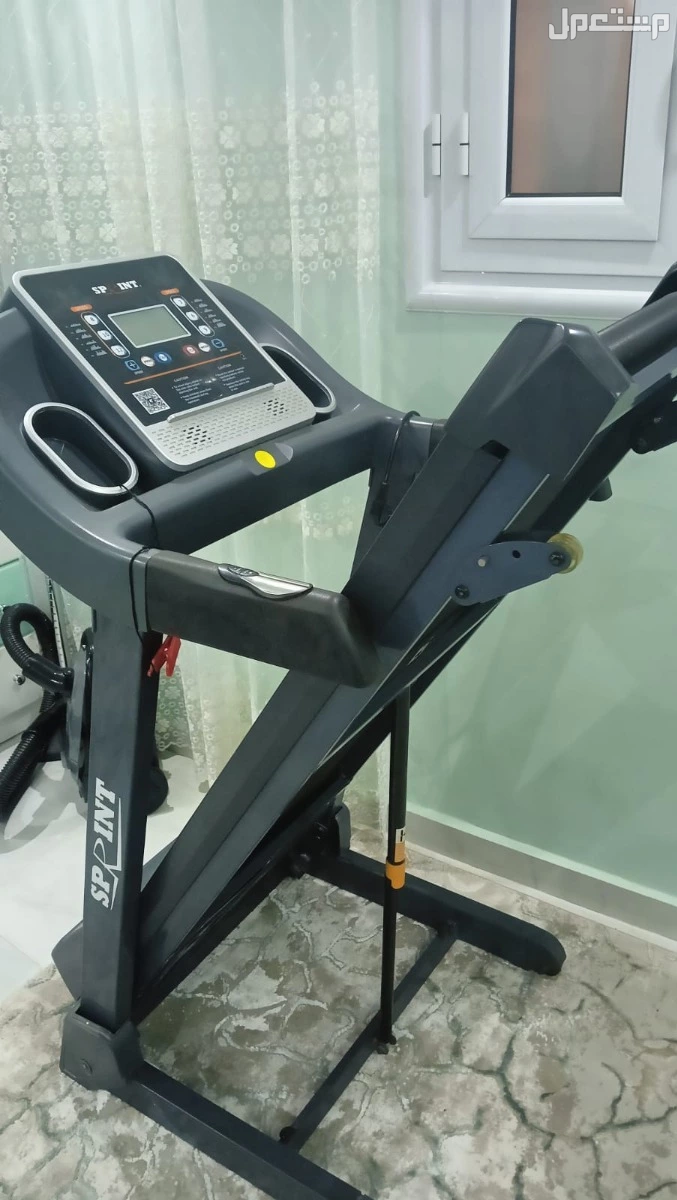 مشاية سبرينت حاله ممتازه جدا تتحمل وزن 120ك للبيع سرعات مفتوحه موتور قوه اتنين حصان كسر زيرو استعمال خفيف جدا موتور DC متاح المعاينه