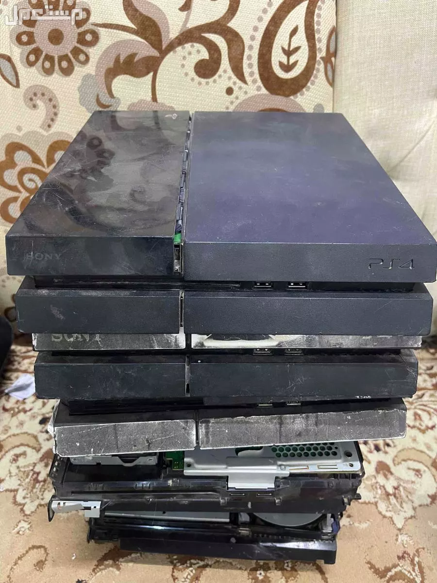 سوني فور عدد 9 بلايستيشن في القريات بسعر 700 ريال سعودي