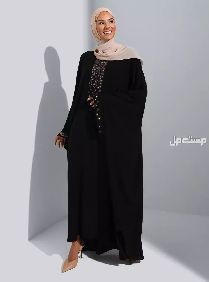 كتالوج عبايات سوداء 2025 .. دليلك الشامل لأختيار العباية المناسبة أحدث كتالوج عبايات سوداء 2025