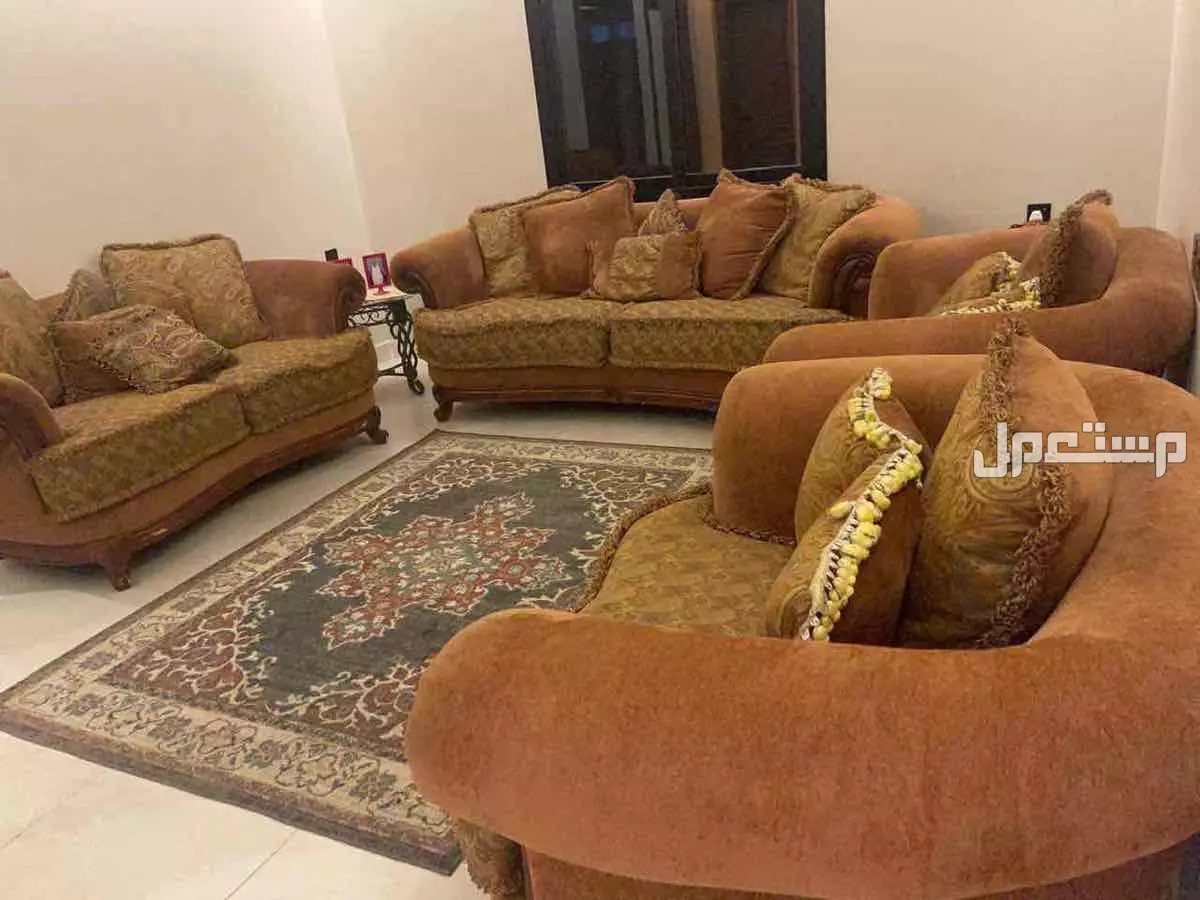 كنب فخم للبيع في جدة بسعر ألف ريال سعودي