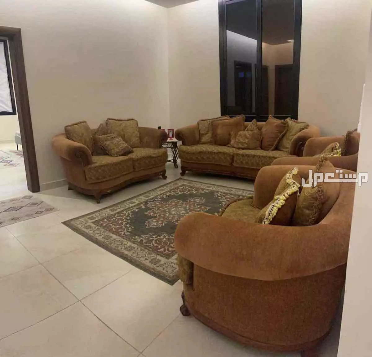 كنب فخم للبيع في جدة بسعر ألف ريال سعودي