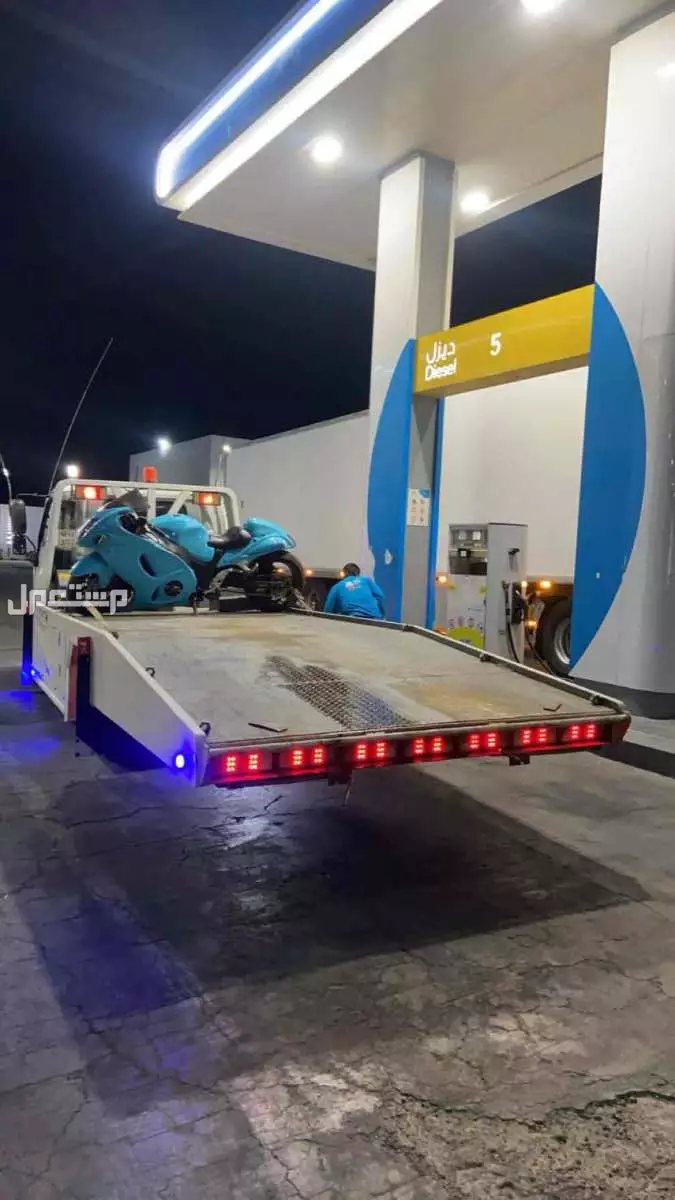 سطحه لنقل السيارات المصدومة والمتعطلة بالاسعار مناسبة