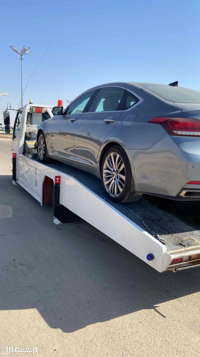 سطحه لنقل السيارات المصدومة والمتعطلة بالاسعار مناسبة