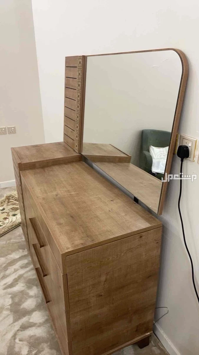 تسريحه و كمدينه في حفر الباطن بسعر 700﷼ كامل