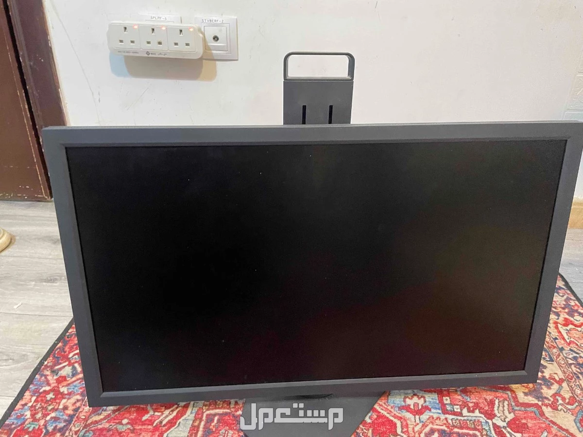 شاشة قيمنق جديده  في عنيزة بسعر 800 ريال سعودي