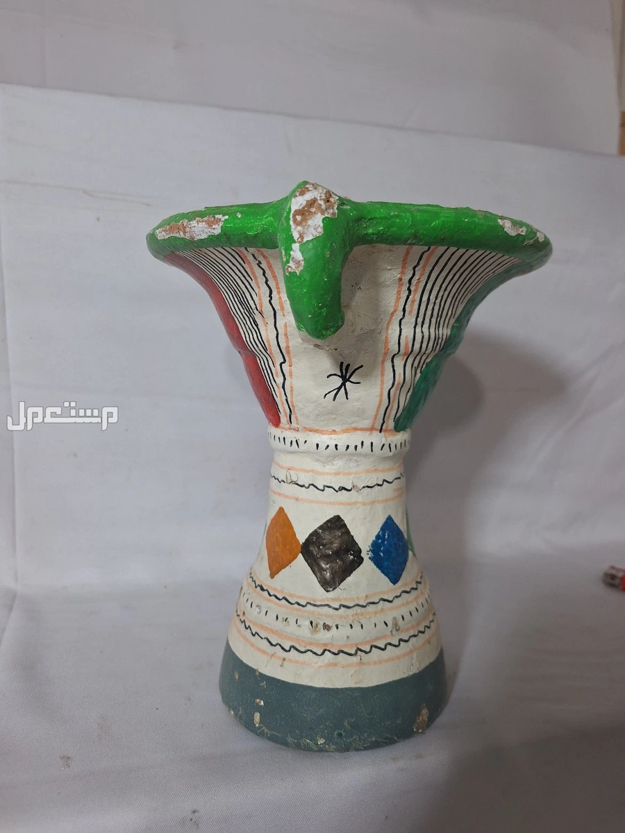 قطعة متحفية عمل يدوي جميل من الجبس والالوان الجميلة