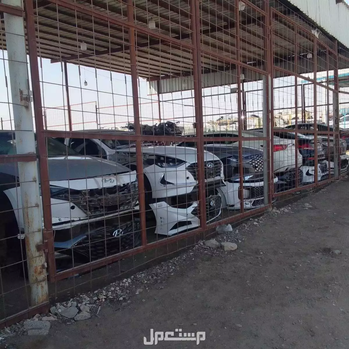 يوجد لدينا قطع غيار السيارات بأنواعها تشليح  باسعار مناسبه كوامري وياري موديلات مختلفه 2015