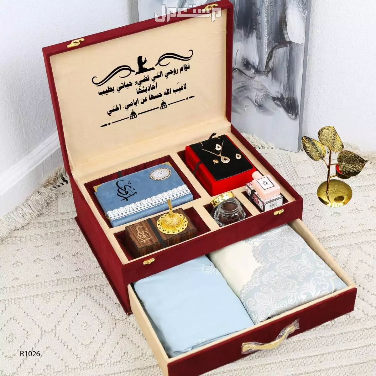 *جديدنا * 🎊🎊  🎁 *بوكس نسائي تصميم مميز* 🎁  تميزي 🌟 نقدم لكم اطقم نسائية راقية تتكون من : 1⃣ساعة نسائي سنة ضمان يشمل الماء والمكينه  *بالاسم حسب الطلب*   2⃣ سلسال زركون 3⃣ خاتم زركون