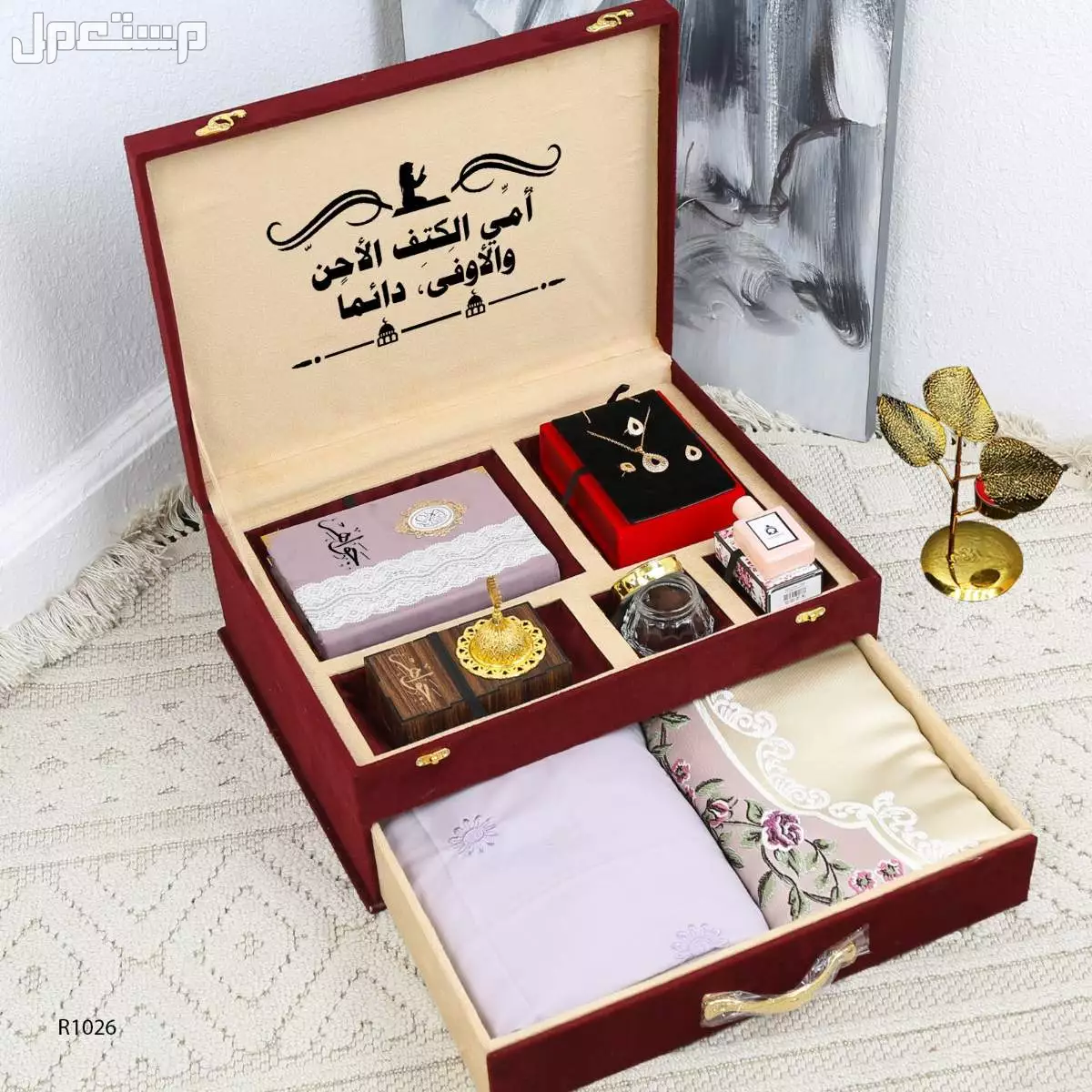 *جديدنا * 🎊🎊  🎁 *بوكس نسائي تصميم مميز* 🎁  تميزي 🌟 نقدم لكم اطقم نسائية راقية تتكون من : 1⃣ساعة نسائي سنة ضمان يشمل الماء والمكينه  *بالاسم حسب الطلب*   2⃣ سلسال زركون 3⃣ خاتم زركون