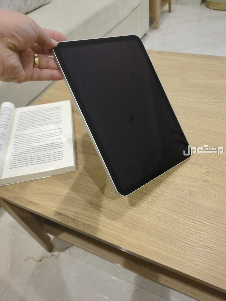ipad 10th Generation 64GB في العليا الرياض بسعر 1100 ريال سعودي