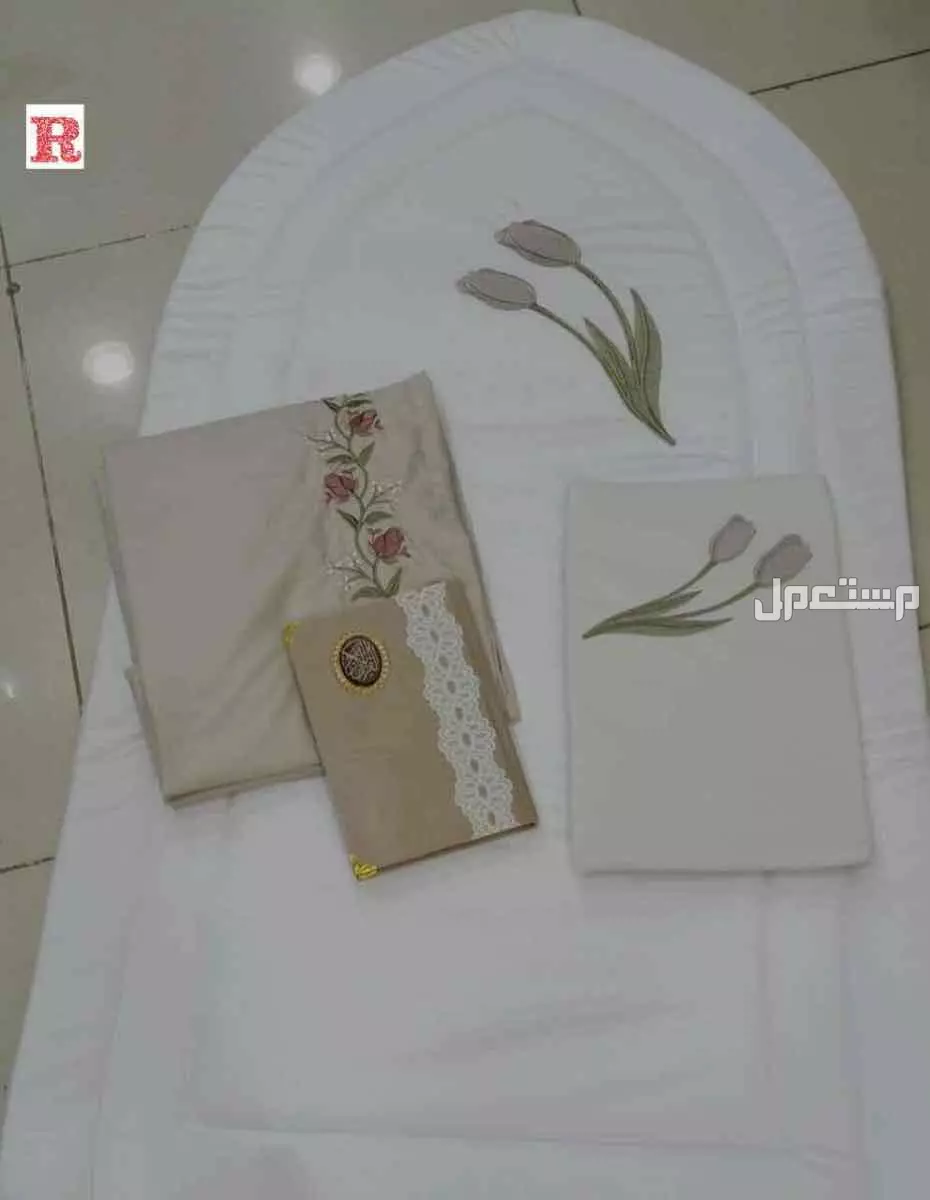 اطقم صلاة سجادة وشرشف 5 قطع نسائي مبطن