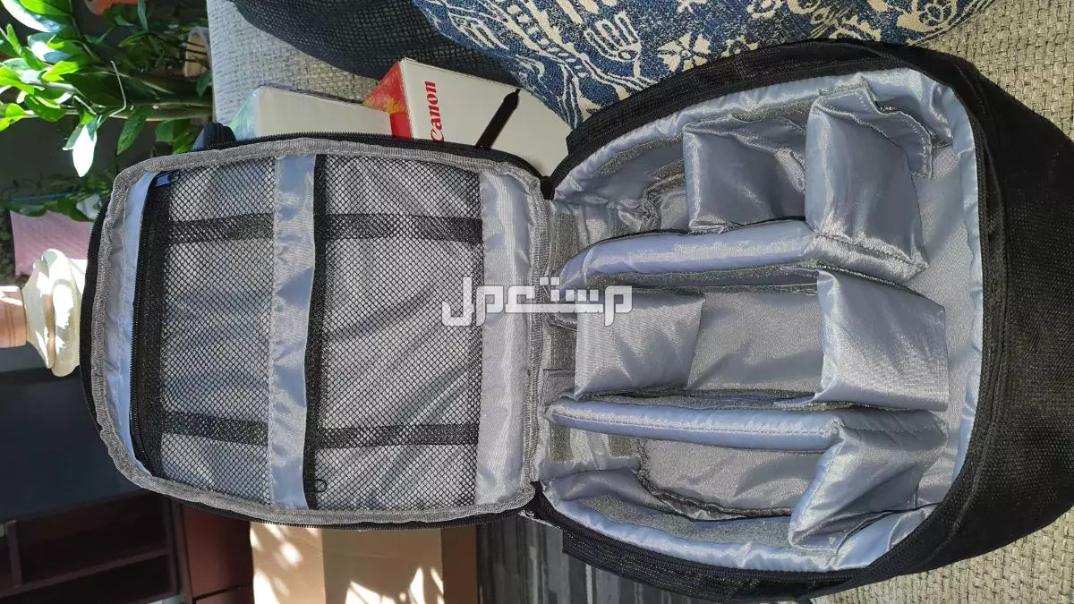 كاميرا كانون d2000 نظيفة جدا مع اكسسوارات اضافية كثير و3 عدسات في تبوك بسعر 2700 ريال سعودي