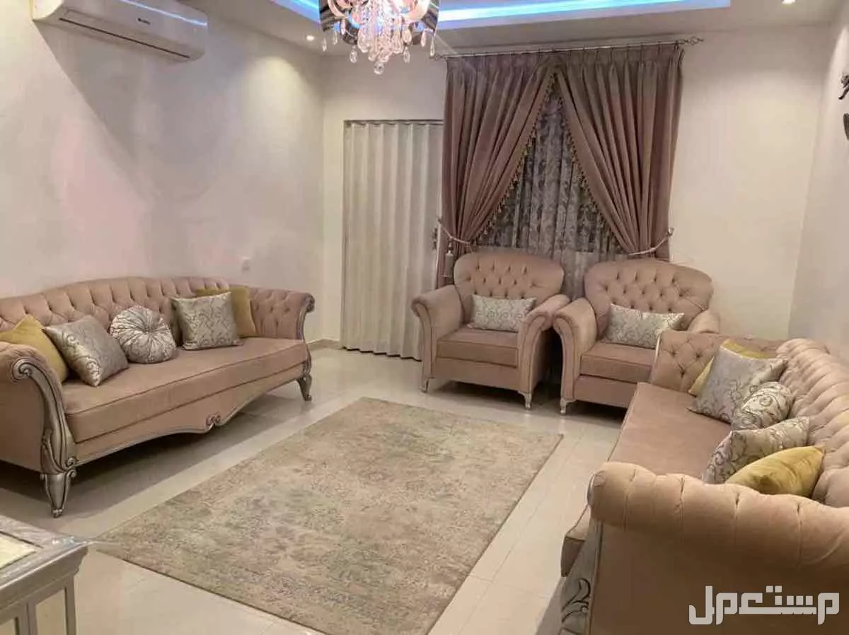 كنب مستعمل استعمال بسيط للبيع بـ 2000 ريال