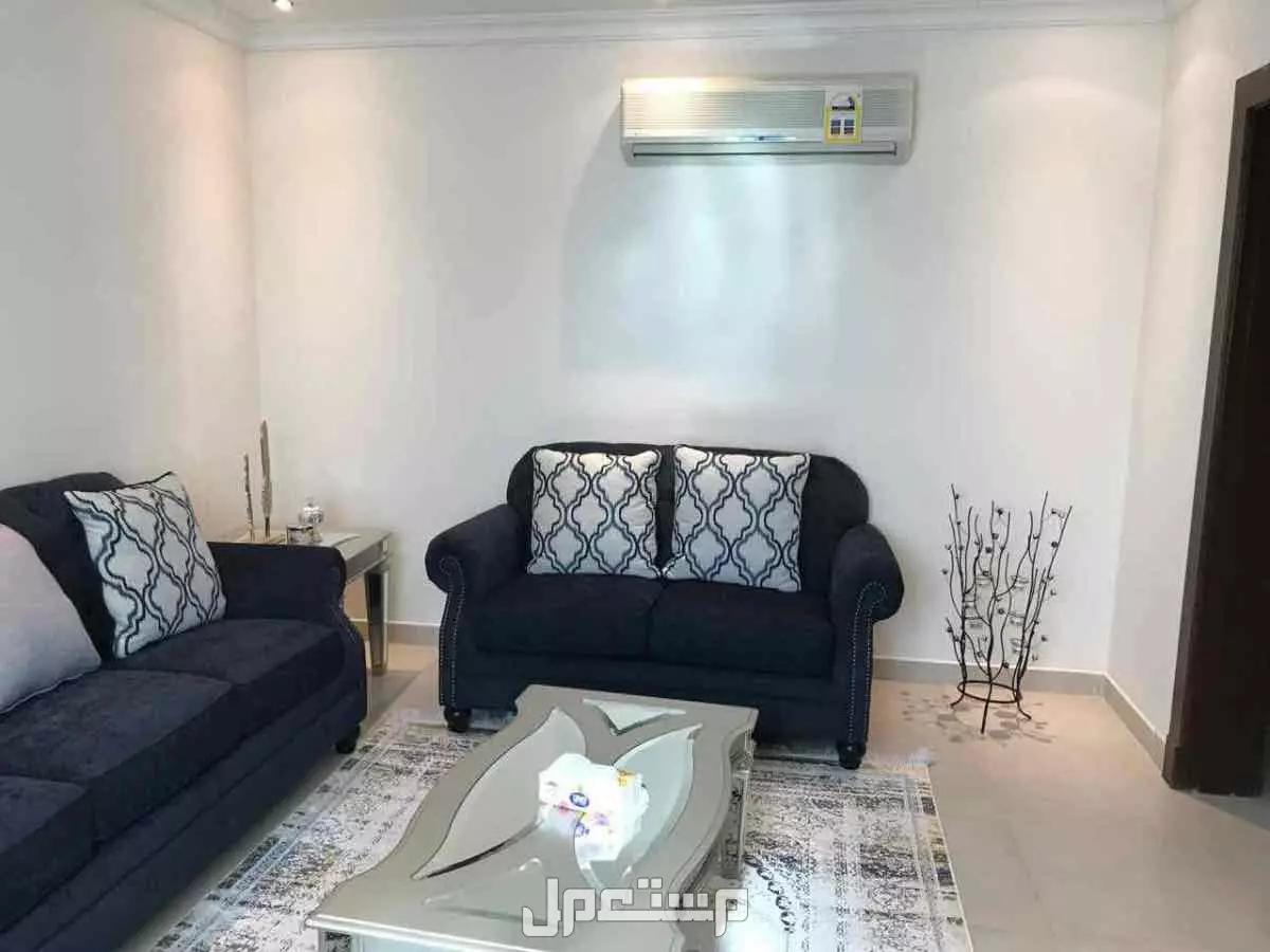 كنب للمجلس مستعمل شبه الجديد في الرياض بسعر 4500 ريال سعودي