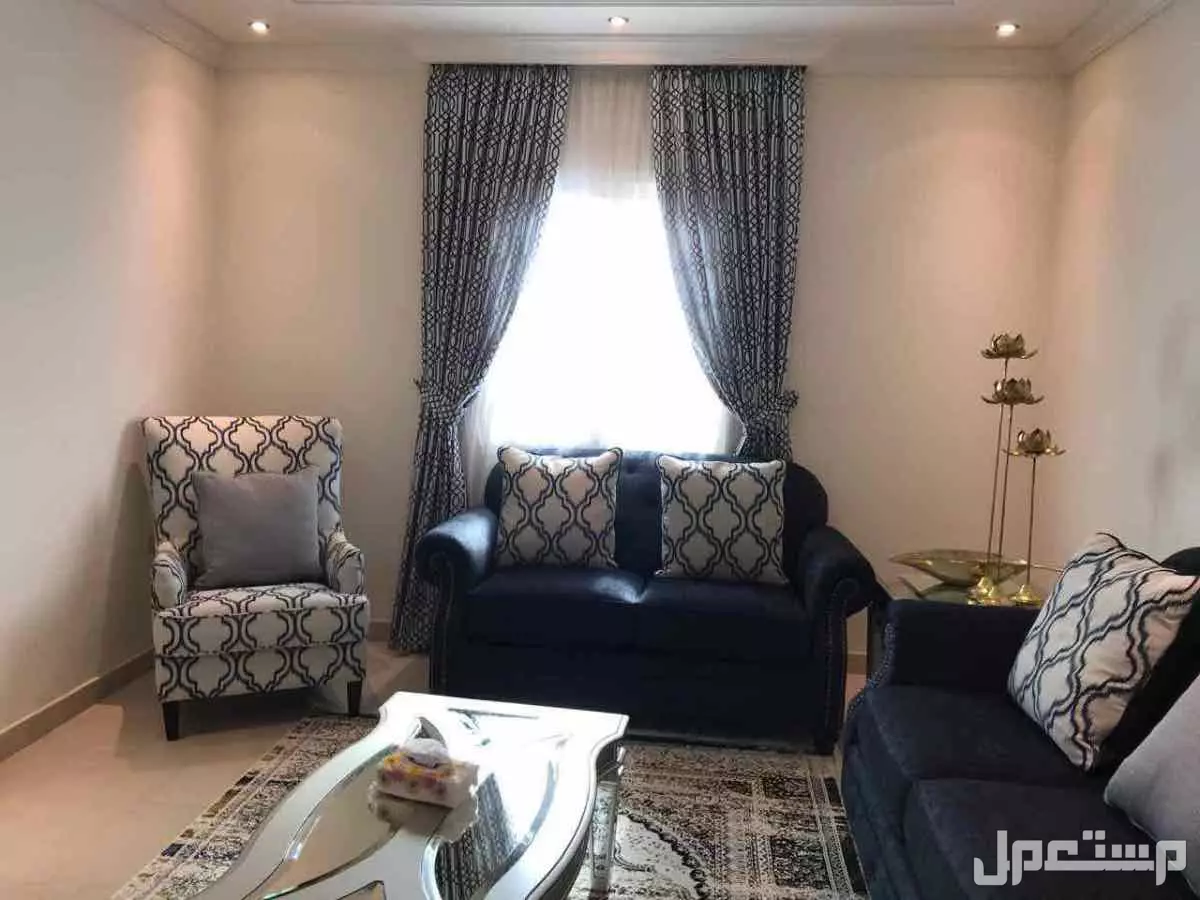 كنب للمجلس مستعمل شبه الجديد في الرياض بسعر 4500 ريال سعودي