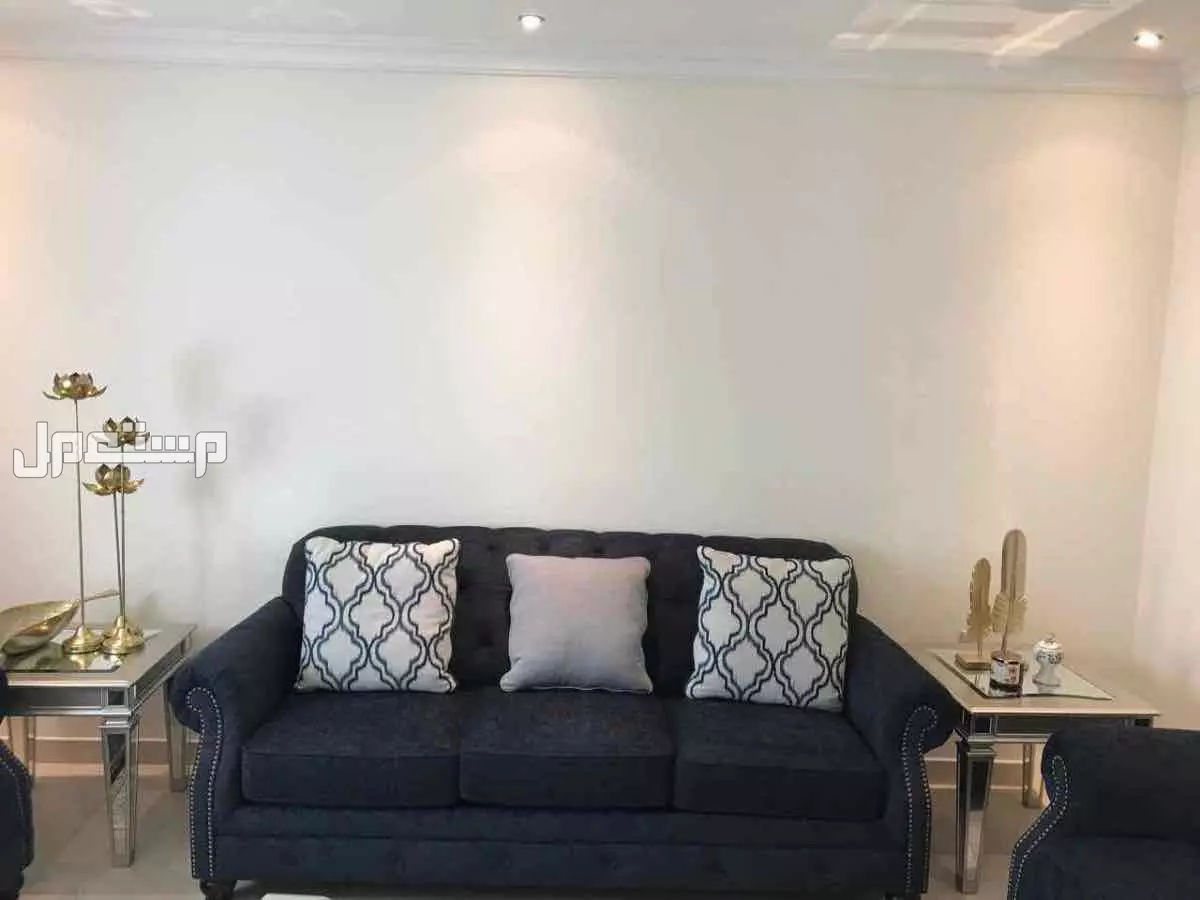 كنب للمجلس مستعمل شبه الجديد في الرياض بسعر 4500 ريال سعودي