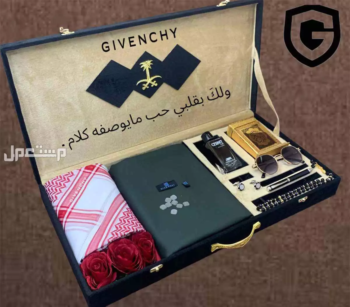 *بوكس  جفنشي ملكي*   * *مكون من*شماغ  ماركة جفنشي موديل2023 مقاسات (55-58-60)  💫قماش شتوي جفنشي    *💫الملحقات*،  لوقو الجيب والرقبه وثمانية ازارير بشعار جفنشي 💫كبك استيل  💫قلم استيل