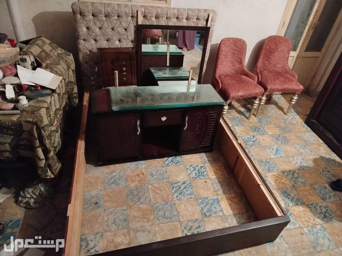 للبيع غرفه نوم خشب  و نيش 15000 ج