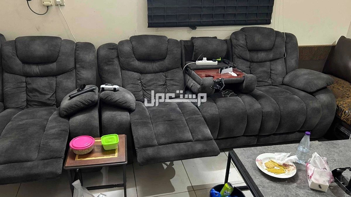 للبيع كنب سينمائي نظيف للبيع على الشرط