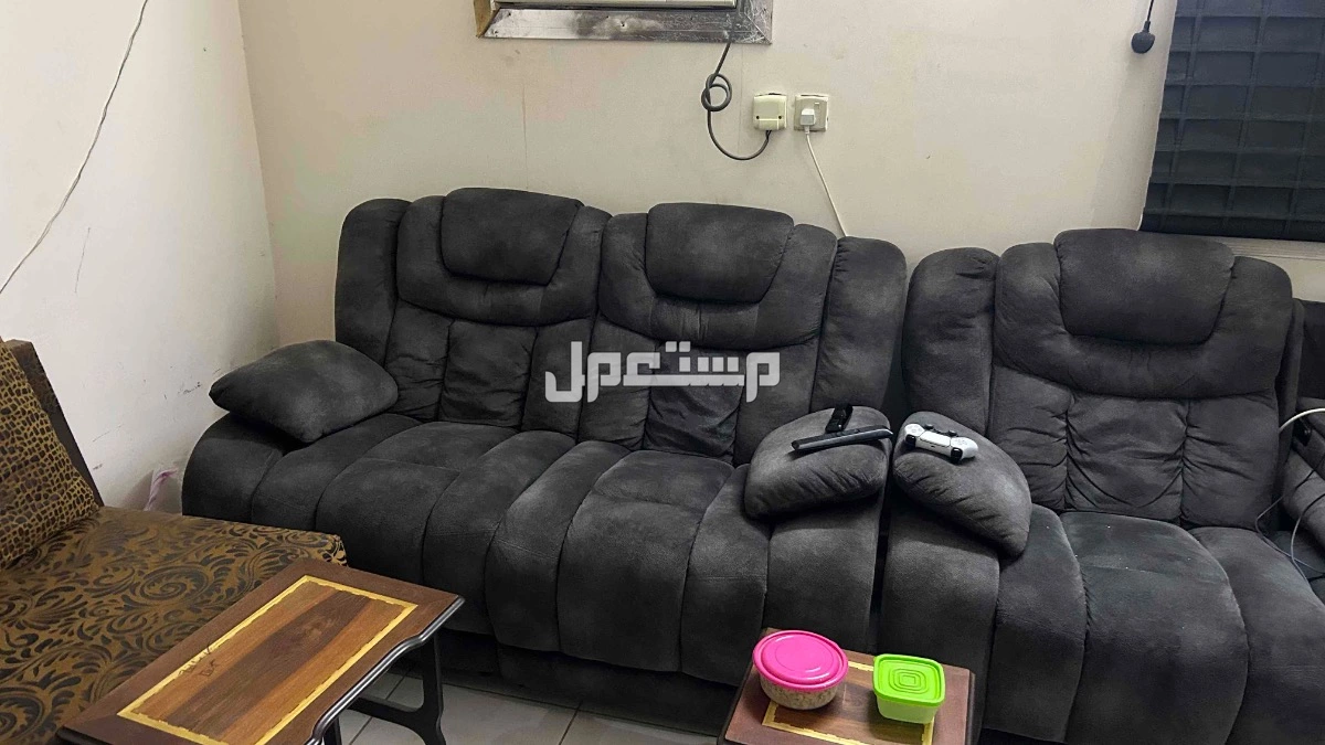 للبيع كنب سينمائي نظيف للبيع على الشرط