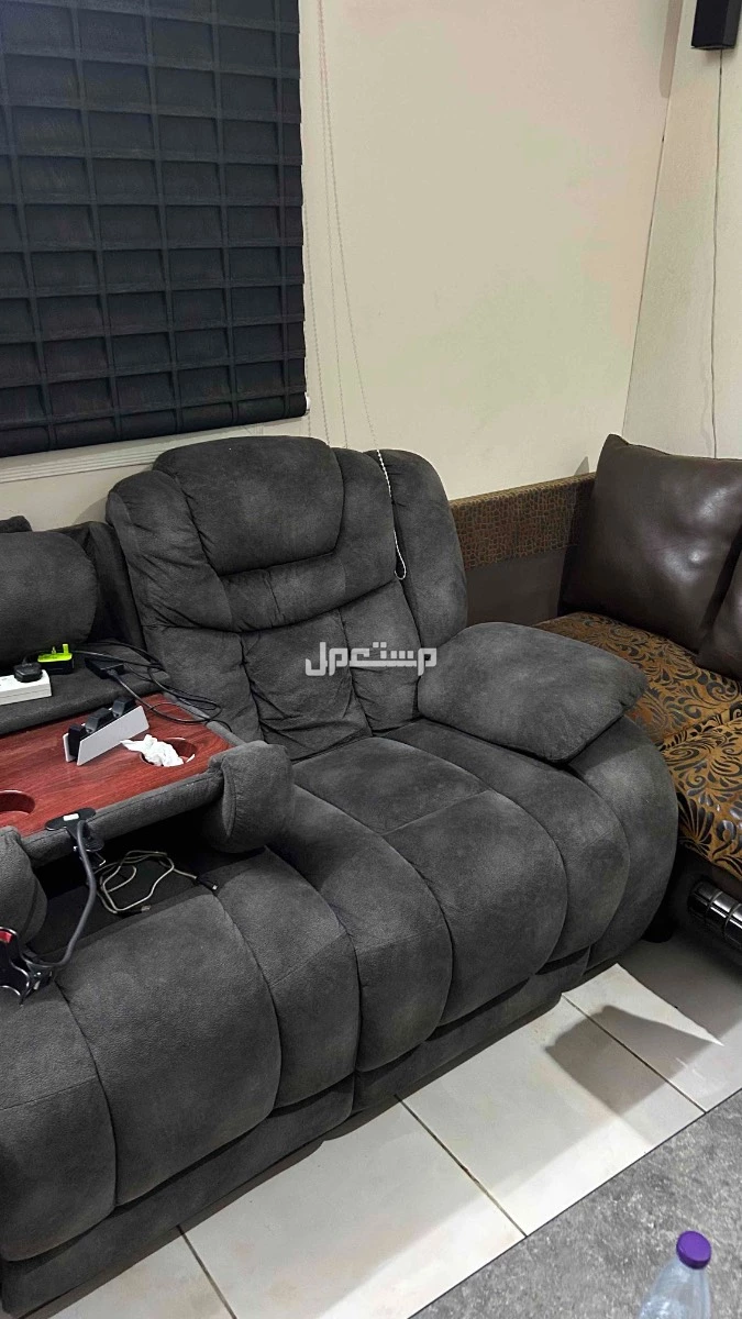 للبيع كنب سينمائي نظيف للبيع على الشرط
