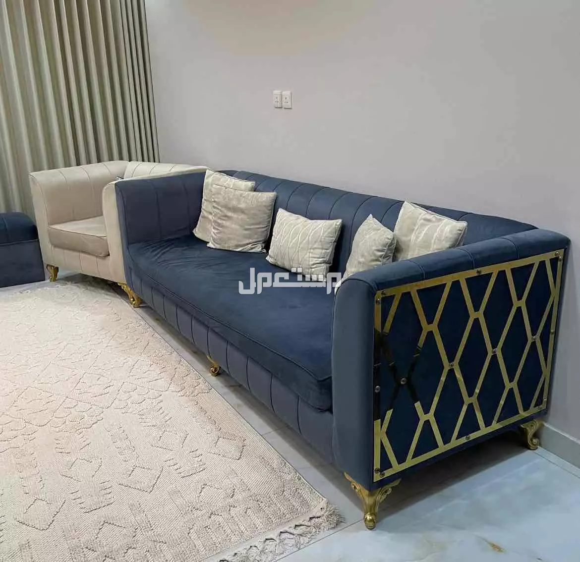 كنب فاخر ونظيف المواصفات في النص