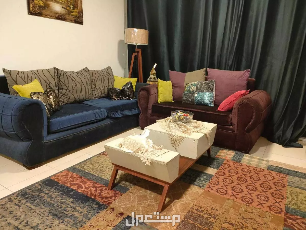 انتريه للبيع كنبه 3 و كنبه 2 قماش شطا سفنج تاكي  في مدينتي بسعر 7 آلاف جنيه مصري