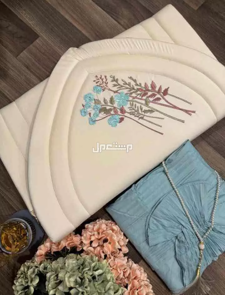 اطقم صلاه مخفضه وشراشف ومصاحف ملونه وبوكسات