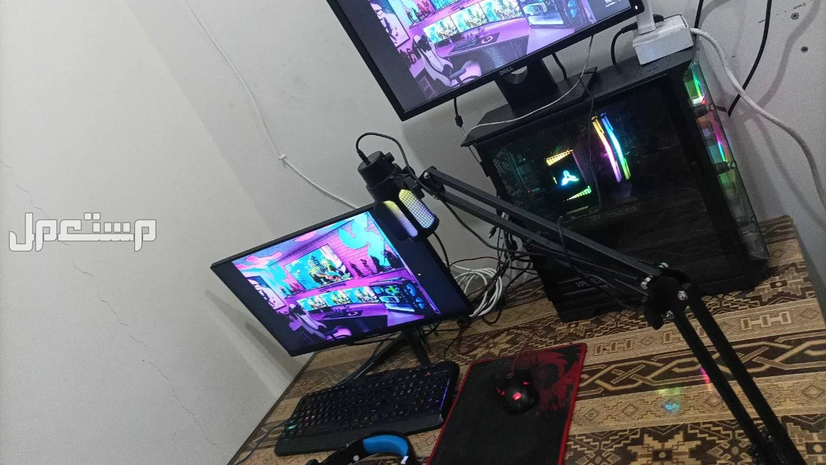 كمبيوتر بثوث والعاب للبيع كامل مع كراتين القطع