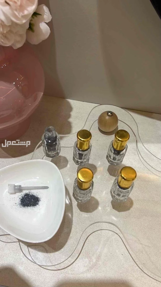 كحل الاثمد الاصلي احمر واسود نص التوله ب30وربغ التوله ب25 شغل امي تنقعه بموية زمزم ليله كامله ومعروف كحل الاثمد يعالج ويصفي العين ويكثف الرموش  في الرياض بسعر 30 ريال سعودي