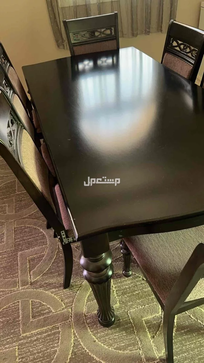 طاولة طعام خشب ماليزي 8 اشخاص.