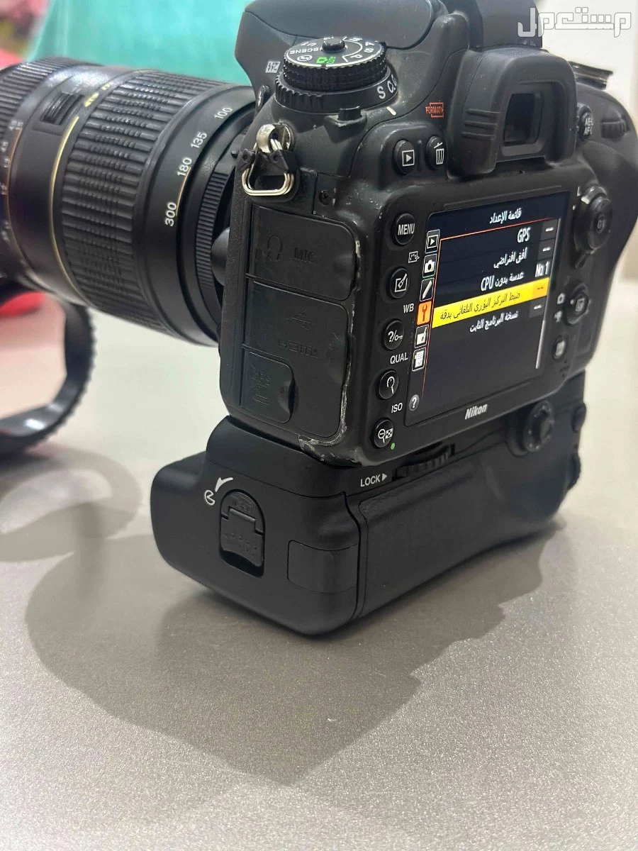 كاميرا نيكون D600 مع عدسة 300-70 تامرون