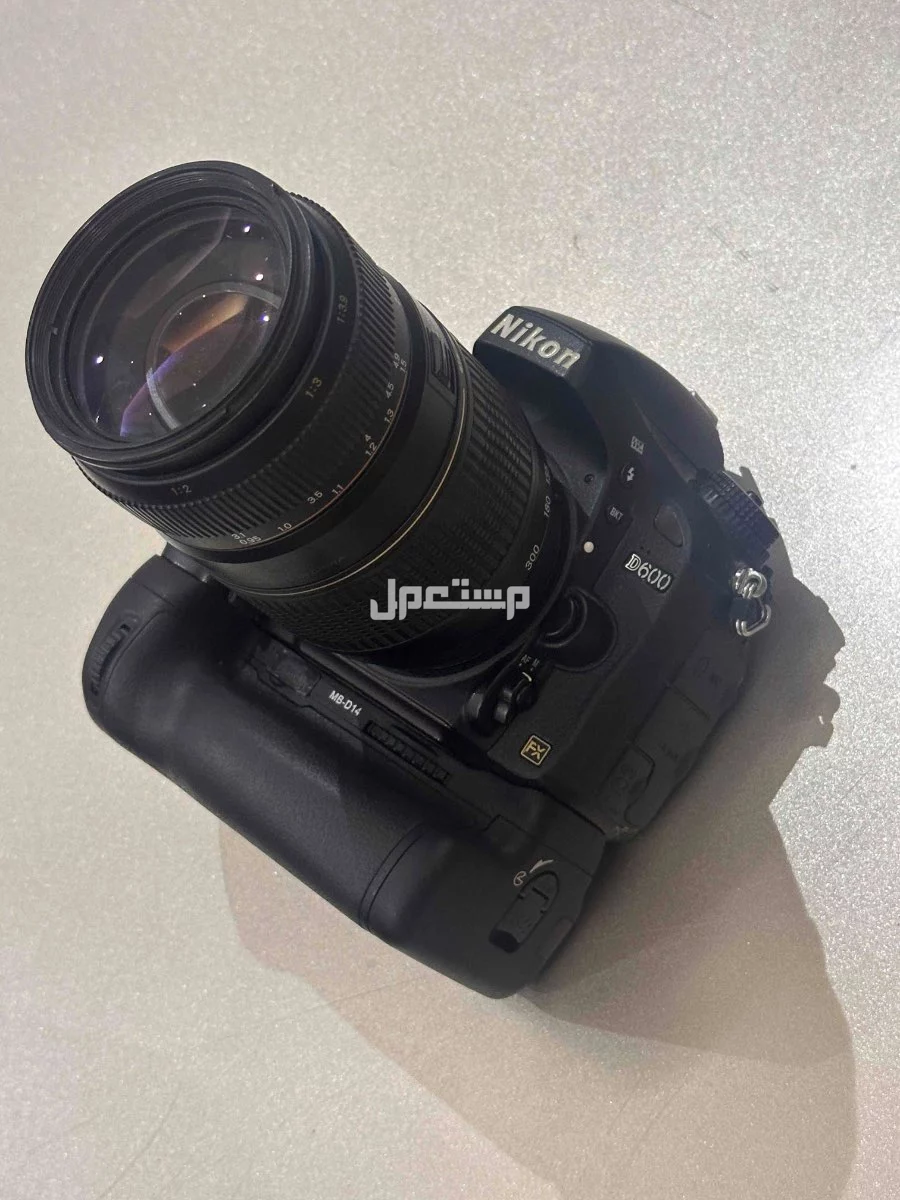 كاميرا نيكون D600 مع عدسة 300-70 تامرون