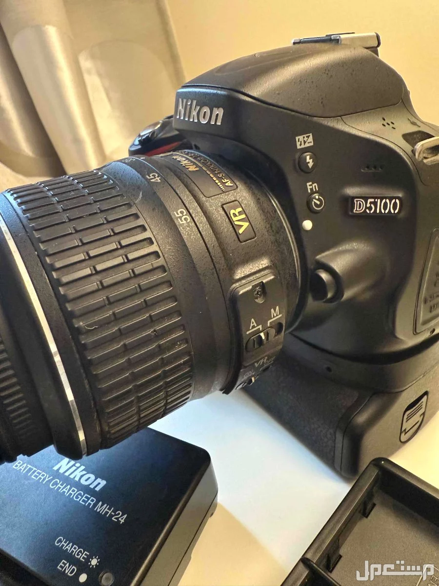 للبيع كاميرا نيكون D5100 مع ملحقاتها