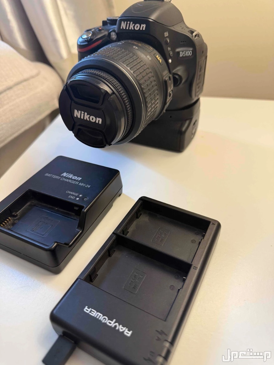 للبيع كاميرا نيكون D5100 مع ملحقاتها