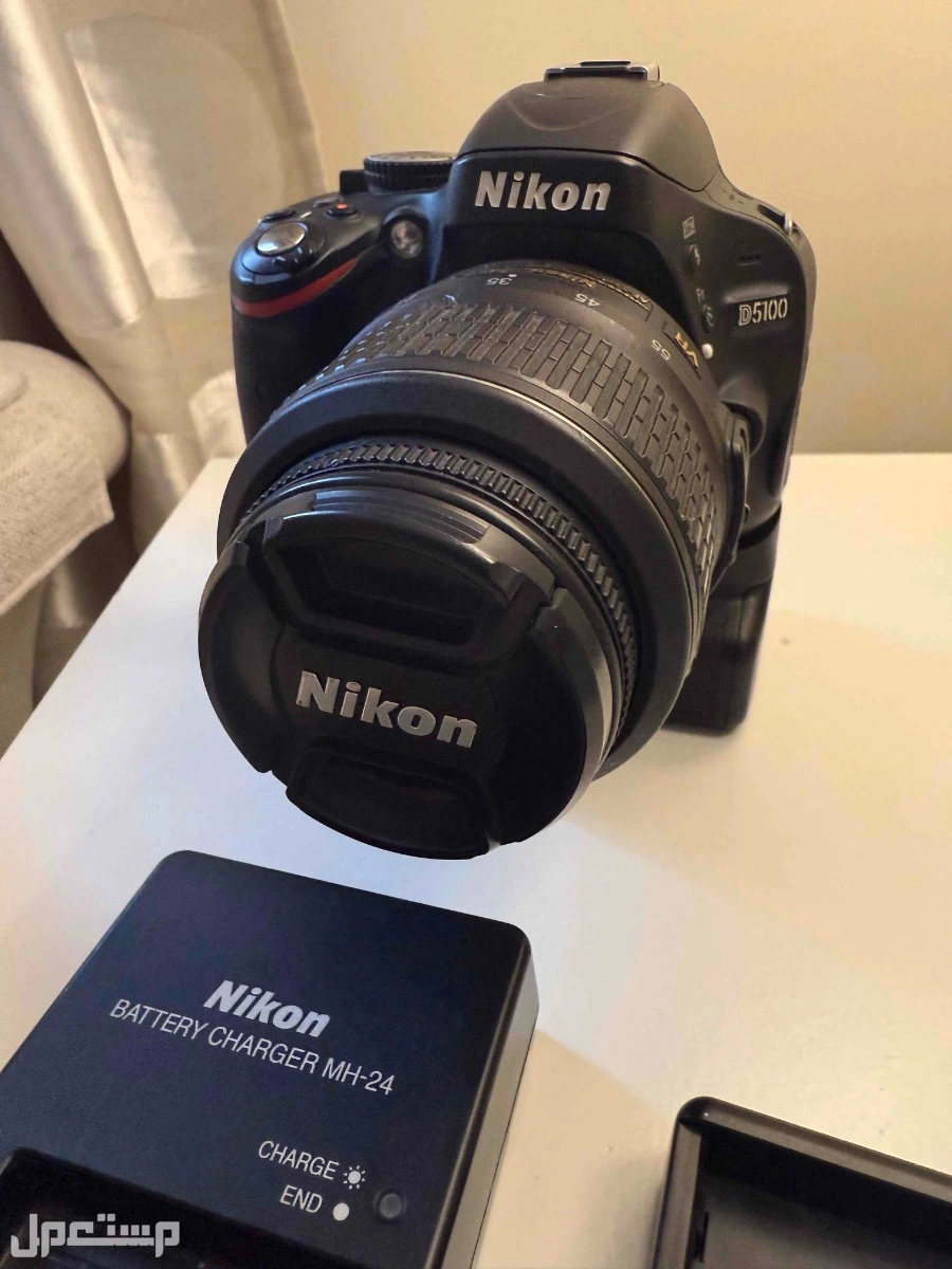 للبيع كاميرا نيكون D5100 مع ملحقاتها