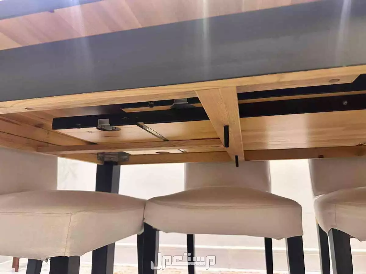 طاولة ikea  تتسع 8 اشخاص  في جدة