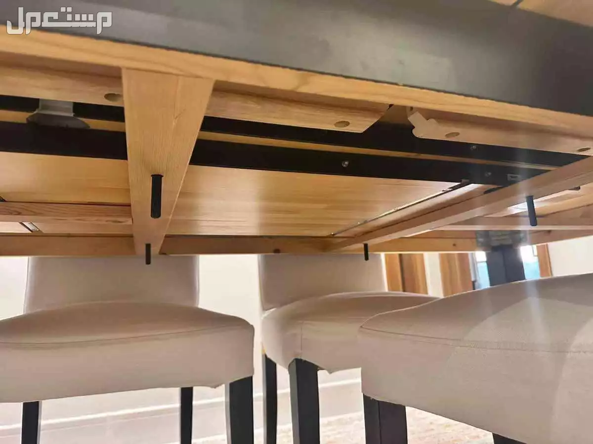 طاولة ikea  تتسع 8 اشخاص  في جدة