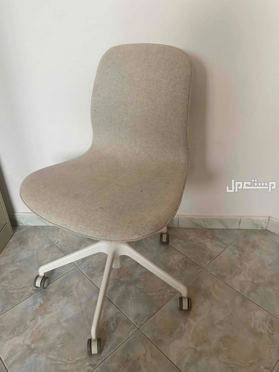 كرسي من ايكيا بسعر 350 قابل للتفاوض