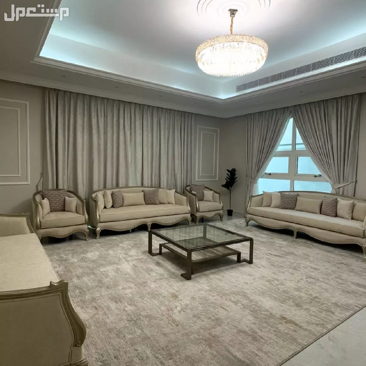 كنب كلاسيكي  في جدة بسعر 3 آلاف ريال سعودي