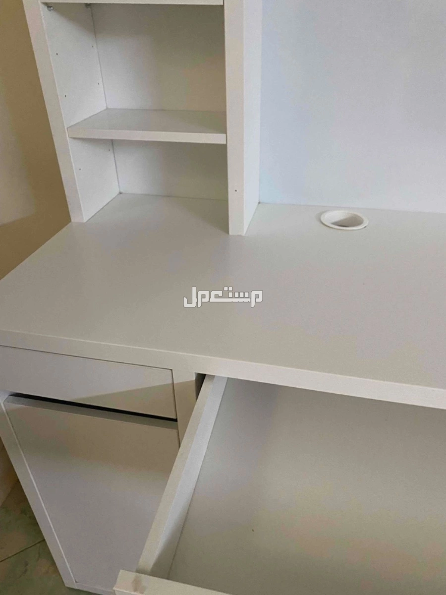 مكتب من ايكيا السعر 450 قابل للتفاوض