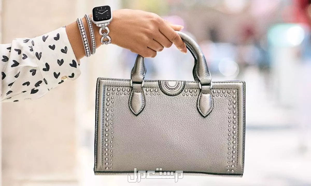 تفسير حلم حقيبة يد قديمة في المنام: دليل شامل لفهم الرموز والدلالات حلم حقيبة يد قديمة في المنام: ماذا يعني؟