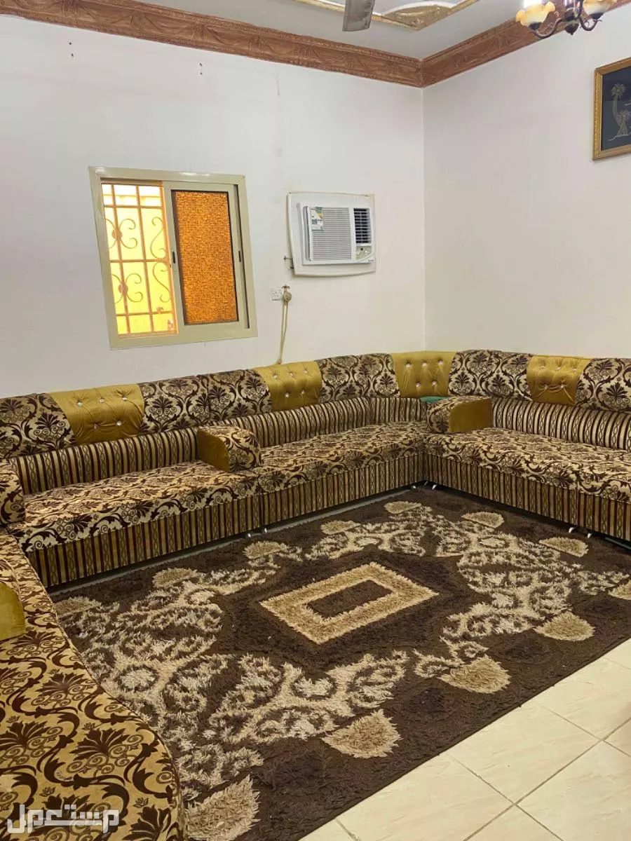 كنب مستعمل نضيف للبيع  في الرياض بسعر 250 ريال سعودي